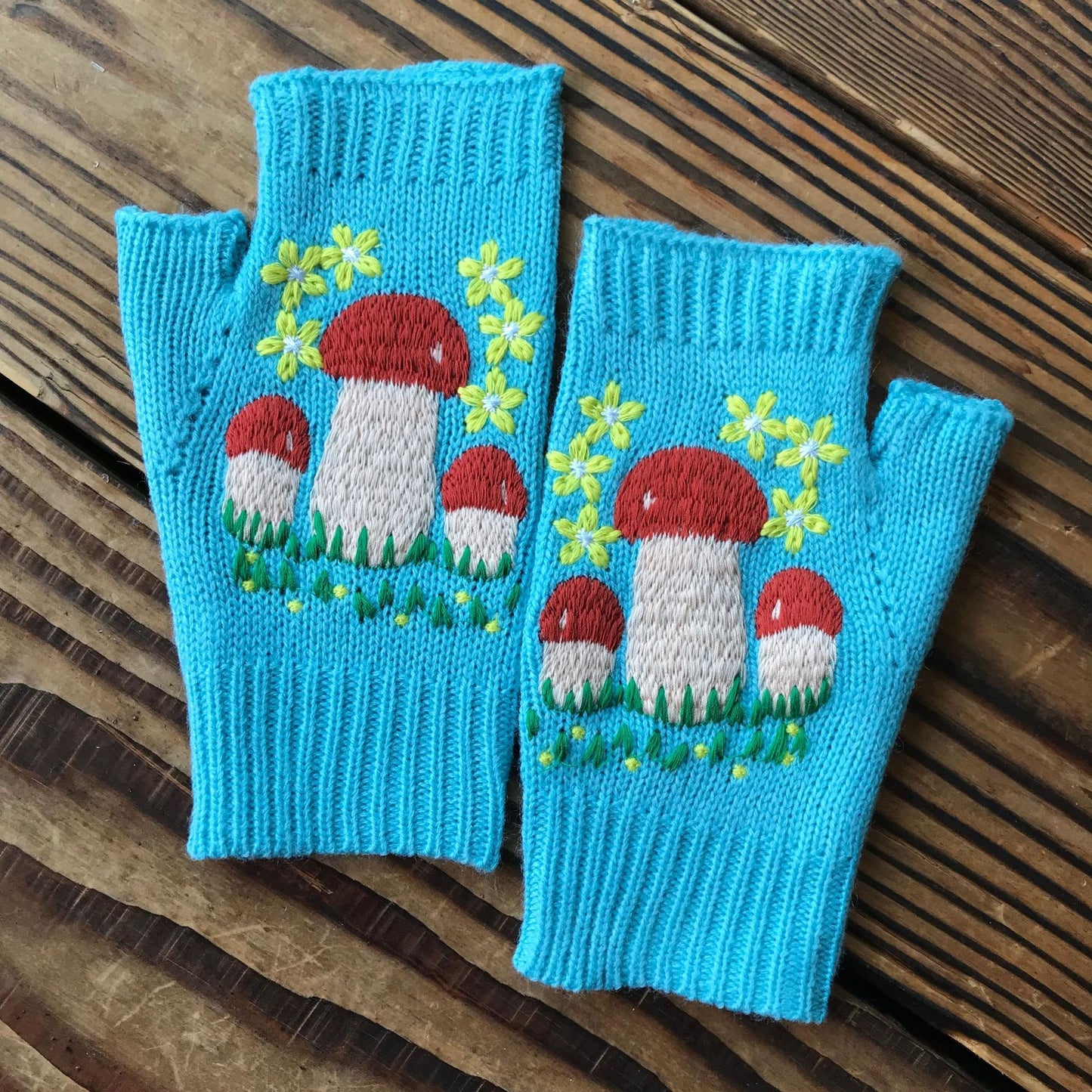 Women's Warm Knitted Mushroom Gloves